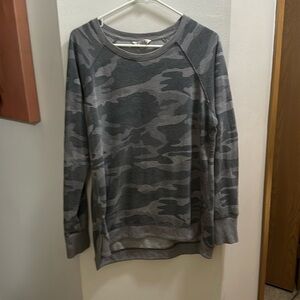 CAMO CREWNECK